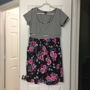 😍Super cute XL striped floral dress😍