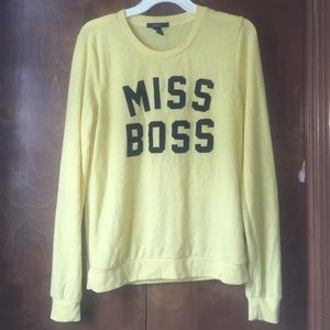 Crew neck thin sweater.