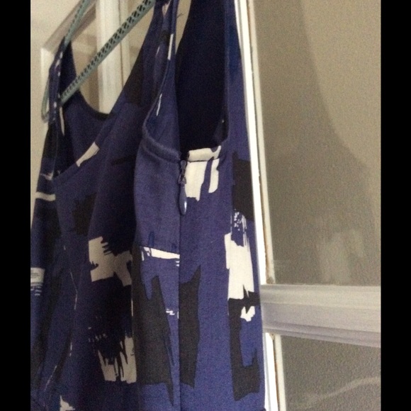 Dress - Picture 3 of 4