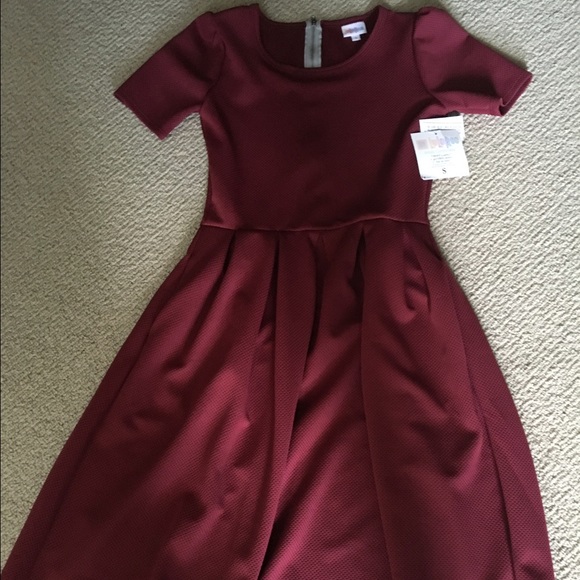 LuLaRoe burgundy Amelia (small)