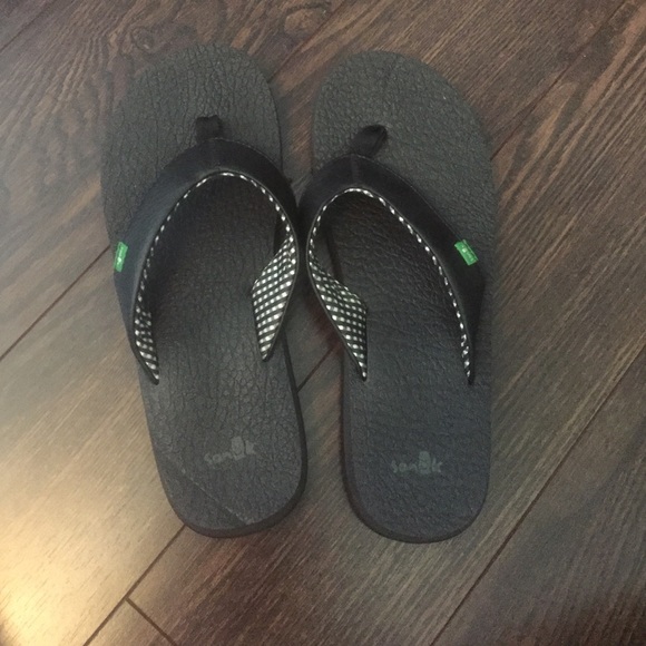 Sanok flip flops