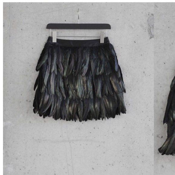 Express Dresses & Skirts - ❌SOLD❌ NWT Express feather skirt