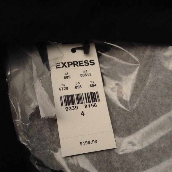 ❌SOLD❌ NWT Express feather skirt - Picture 4 of 4