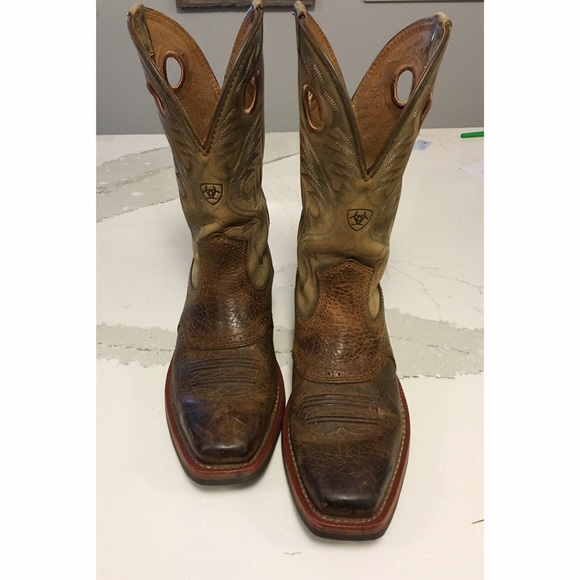 Ariat Snipped-toe boots👢
