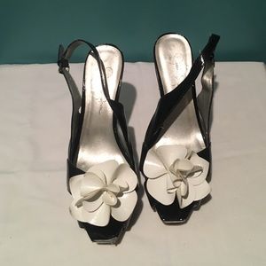 Beautiful Jessica Simpson heels