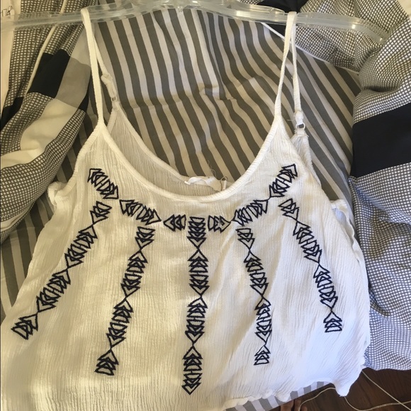 NWOT read description!  White cropped flowey top