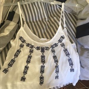 NWOT read description!  White cropped flowey top