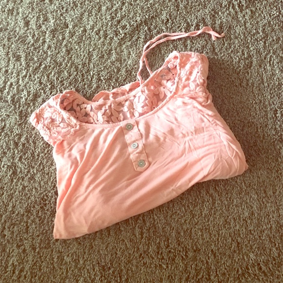 Detailed peach long sleeve shirt