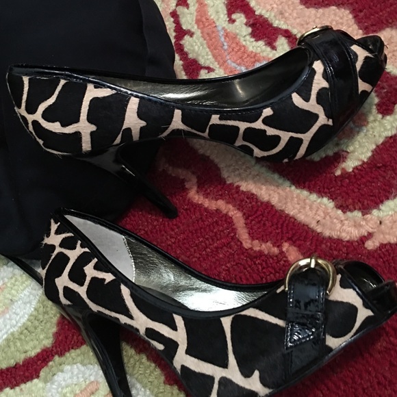Ms. Right this way please, animal print pumps! - Picture 2 of 5