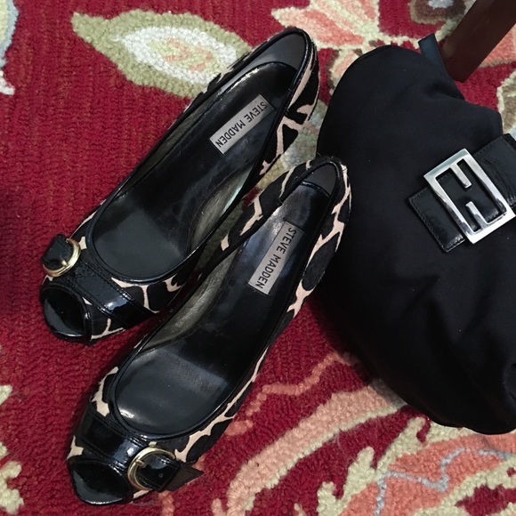 Ms. Right this way please, animal print pumps! - Picture 3 of 5