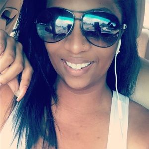 Meet your Posher, Alexis