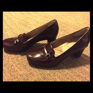 Naturalizer Plum Patent leather heeled loafers
