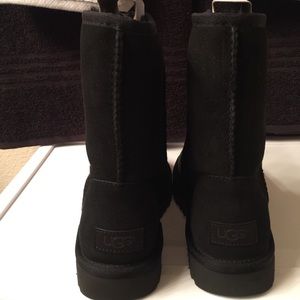 Size 7 new without tags short black