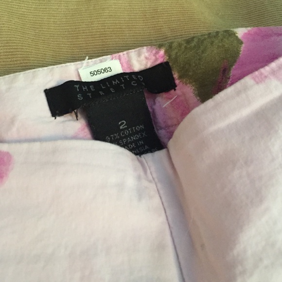 The Limited Stretch pink floral Capri pants - Picture 2 of 3