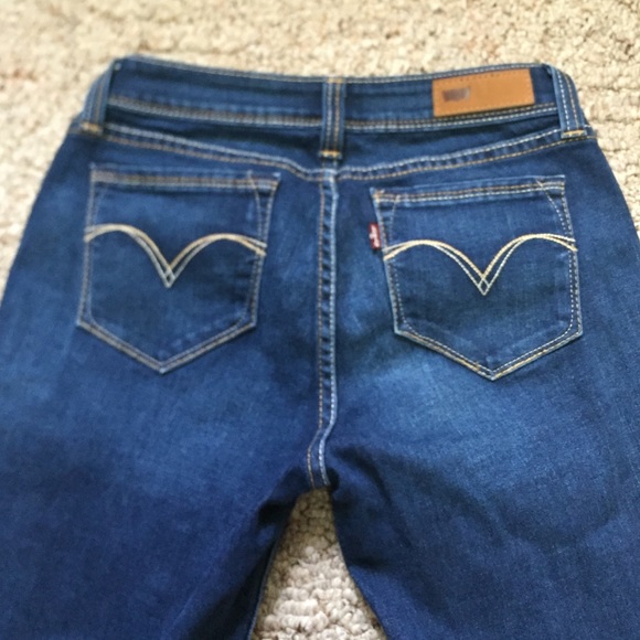 Levi Bold curve jeans.