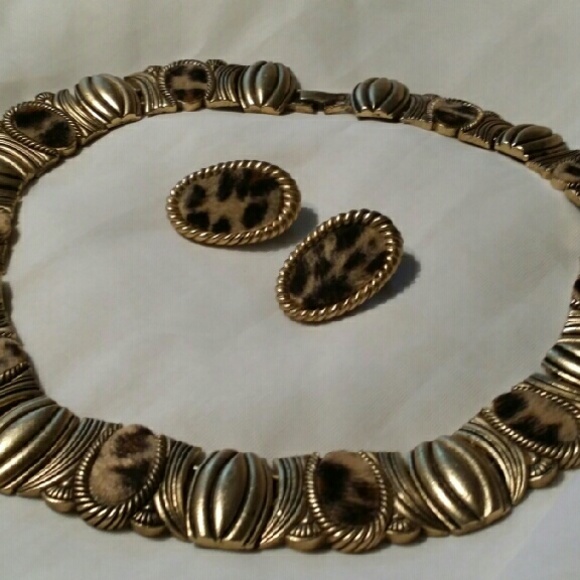 Rare Runway Leopard Statement Necklace Set - Picture 2 of 3