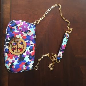 Tory Burch Amanda Logo Clutch