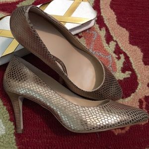 Suited for you, yes be BOLD in pretty golden pumps!