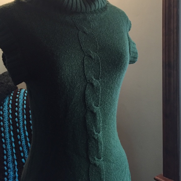 Green sleeveless sweater with cowl - Picture 4 of 4