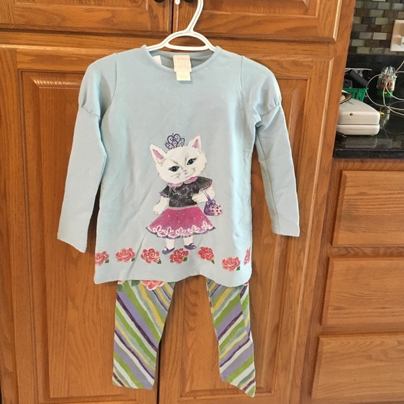 Lemon loves Lime 2 piece top and leggings.