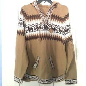 Hooded wool pullover