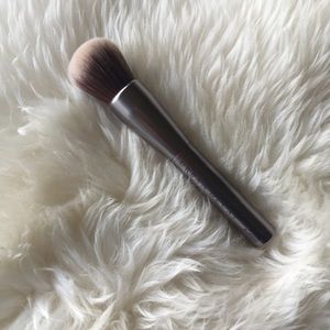 Urban decay optical blurring face brush
