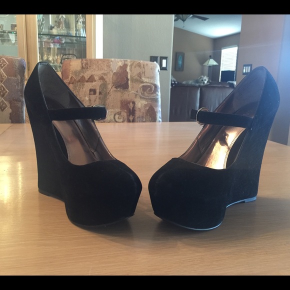 Bakers Shoes - Black velvet platforms Bakers Shoes - Black velvet platforms