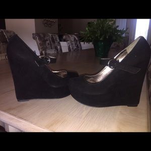 Bakers Shoes - Black velvet platforms Bakers Shoes - Black velvet platforms