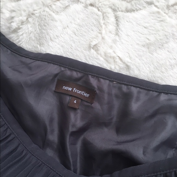 Gray pleated skirt - Picture 2 of 4