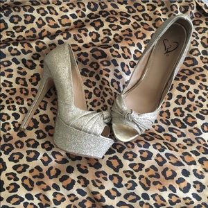 windsor gold heels