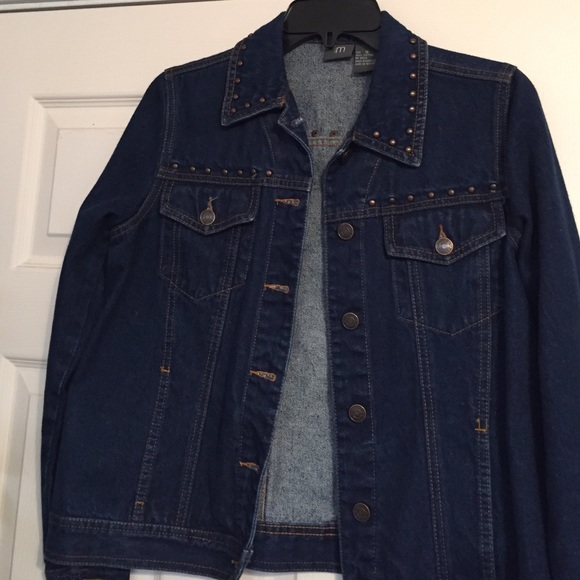 Jean Jacket🎉 - Picture 3 of 4