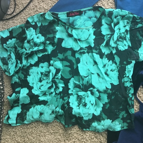 Crop top bundle!!! - Picture 2 of 4