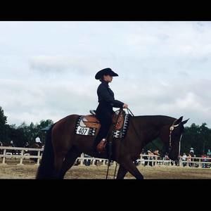 Meet your Posher, Laura