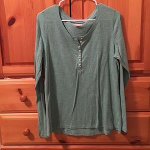 Long sleeve shirt with buttons