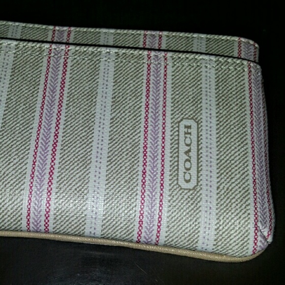 NWT Coach Brand Pink Striped Wristlet - Picture 3 of 4