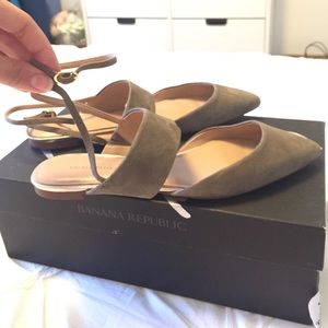 Brand new!! Banana Republic Flats!!