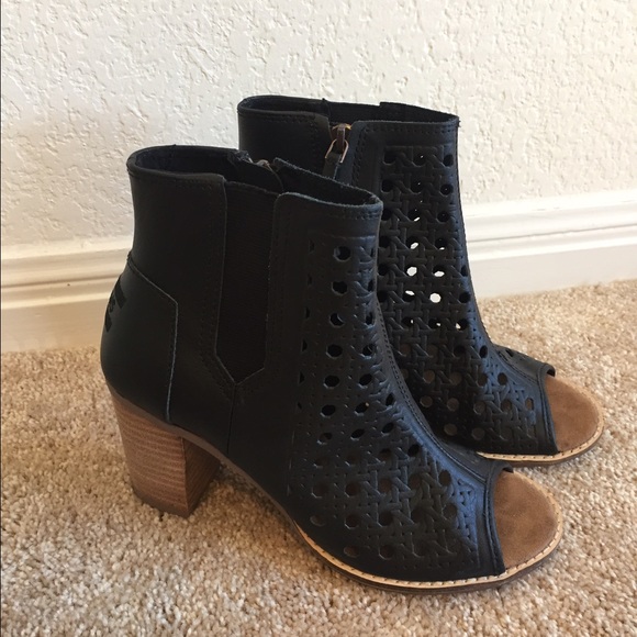 Like new, perforated Toms peep toe booties 6.5