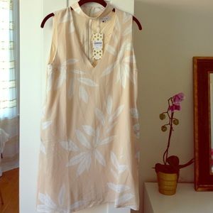 Cute dress with leaf print size 6 with choker