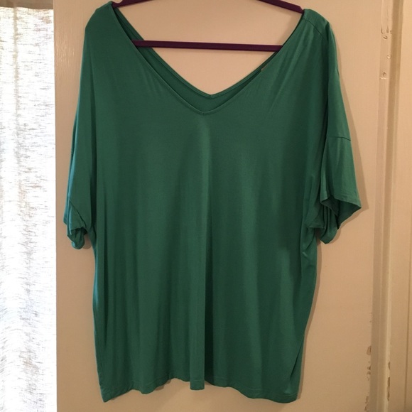 Vneck Piko Tee