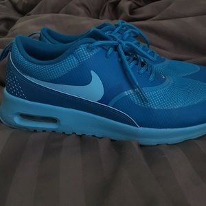 Blue/blue Nike Theas.