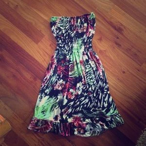 ***SOLD*** Super cute patterned dress!