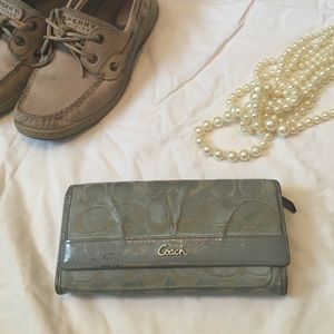 📣📦Moving sale!! Authentic Coach wallet clutch