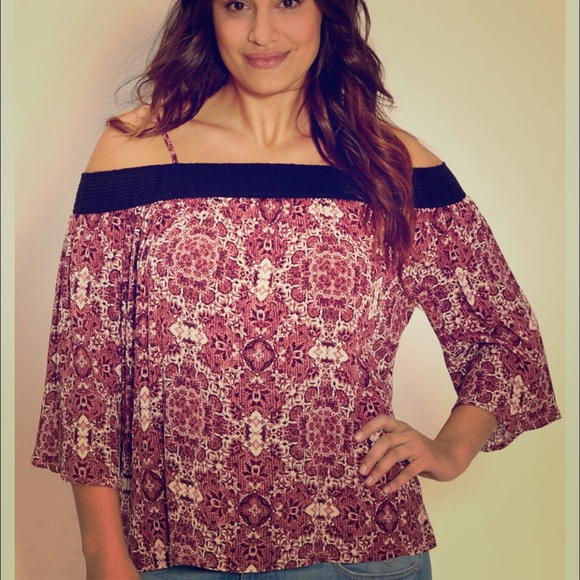 Patterned off the shoulder top w/ bell sleeves NWT - Picture 1 of 3