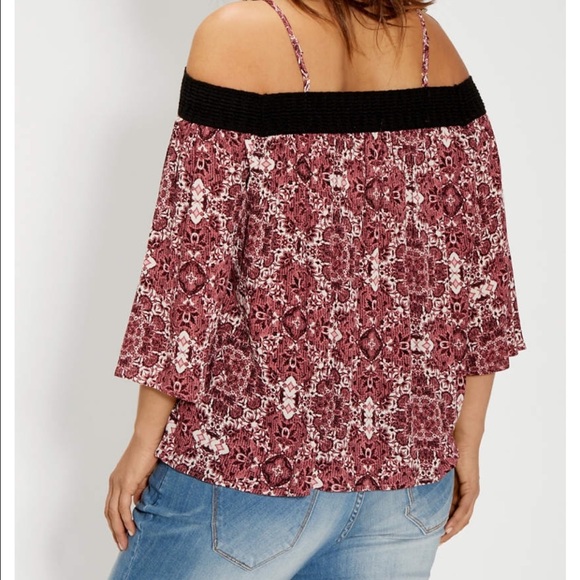 Patterned off the shoulder top w/ bell sleeves NWT - Picture 3 of 3