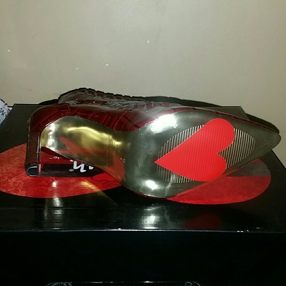 Heels - Picture 3 of 4