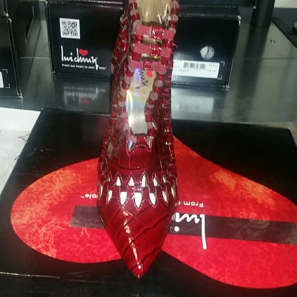 Heels - Picture 4 of 4