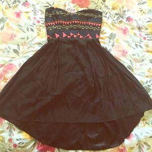 Strapless embroidered dress (sweetheart neckline)