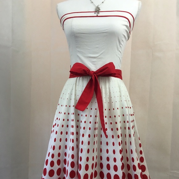 Dresses & Skirts - Beautiful Red and White Strapless Dress