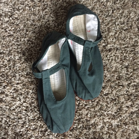 🔴SOLD🔴 Three pack UO flats - Picture 2 of 4