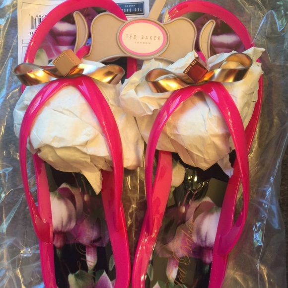 Ted Baker Fuchsia Pink ‘Taito’ Bow Jelly Flip Flop Sandals - Picture 3 of 11